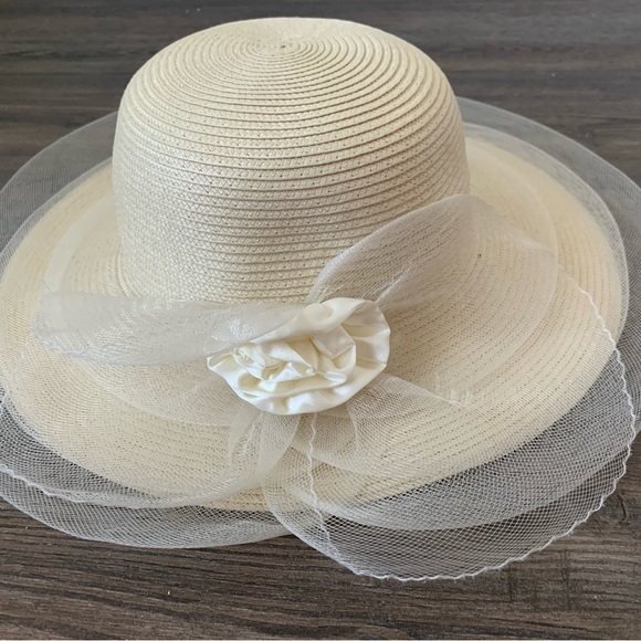 Elegant Cream Wide-Brim Hat with Floral Accent - Picture 7 of 9